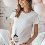 Γυναικείο T-shirt - There is a baby inside