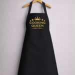 Μαύρη Ποδιά Με Στάμπα  - Cooking queen - Στέμμα με αστεράκια
