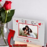PlexiFrame με Ξύλινη Led Βάση - Φωτογραφία Και Σχέδιο Με Καρδούλες